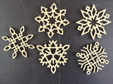 Load image into Gallery viewer, Snowflake ornament set
