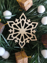 Load image into Gallery viewer, Snowflake bauble set
