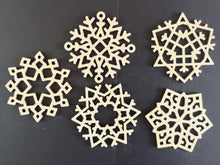 Load image into Gallery viewer, Snowflake bauble set
