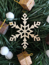 Load image into Gallery viewer, Snowflake bauble set
