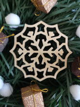 Load image into Gallery viewer, Christmas snowflake ornament set
